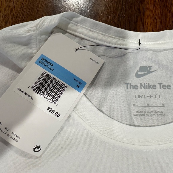 The Nike‎ Tee Women's - Dry Fit -  Long Sleeve - Size M - NEW With Tags. - Picture 8 of 13